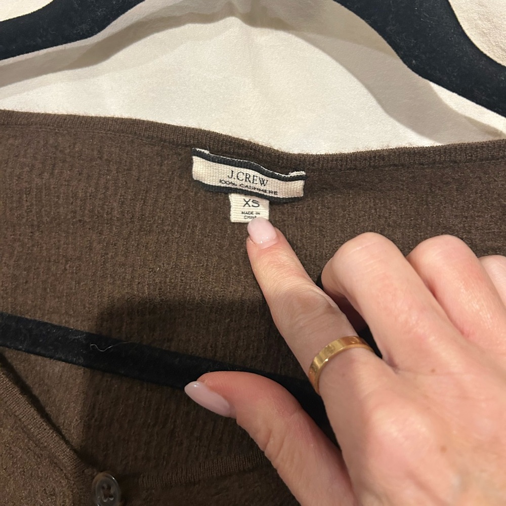 Jcrew cashmere cropped V-Neck Button-Up Women's Sweater - Picture 2 of 2
